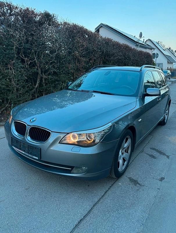 Gebraucht BMW 520 Advantage 177 PS (130 kW) 2009 Grau Kombi