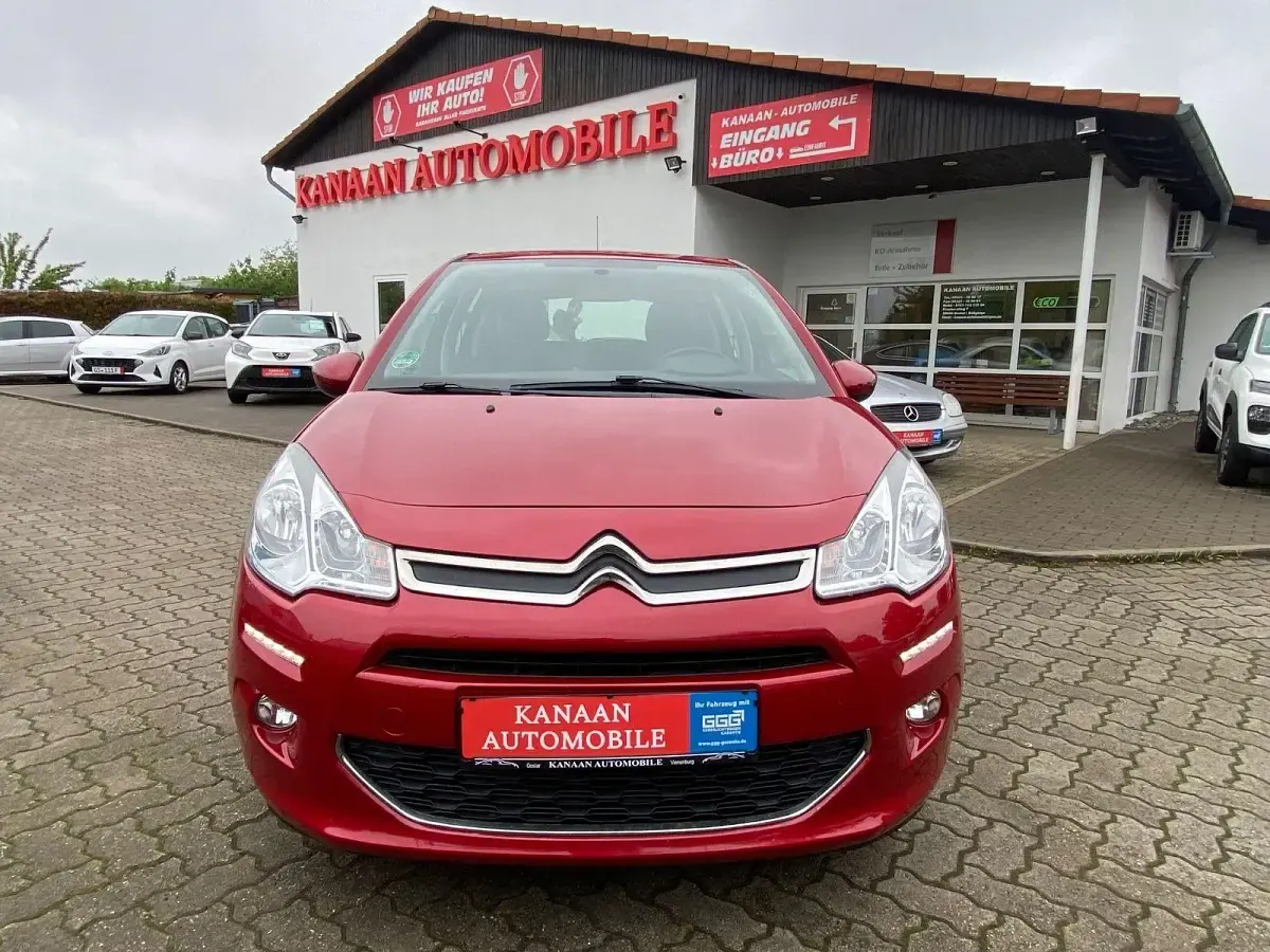 Used Citroën C3 SELECTION 99 HP (72 kW) 2017 Red Hatchback