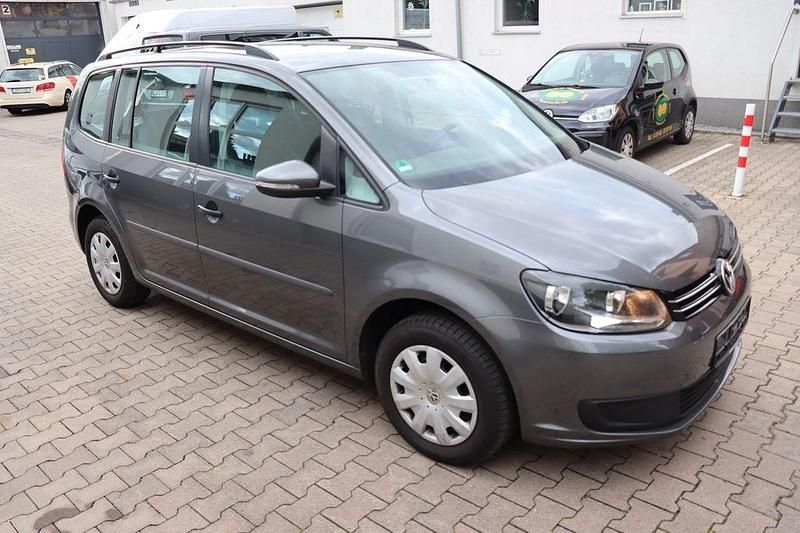 Grau Gebraucht 2010 VW Touran Trendline Van / Kleinbus | 6.800 € (Etwas zu teuer) - Bild 1/4