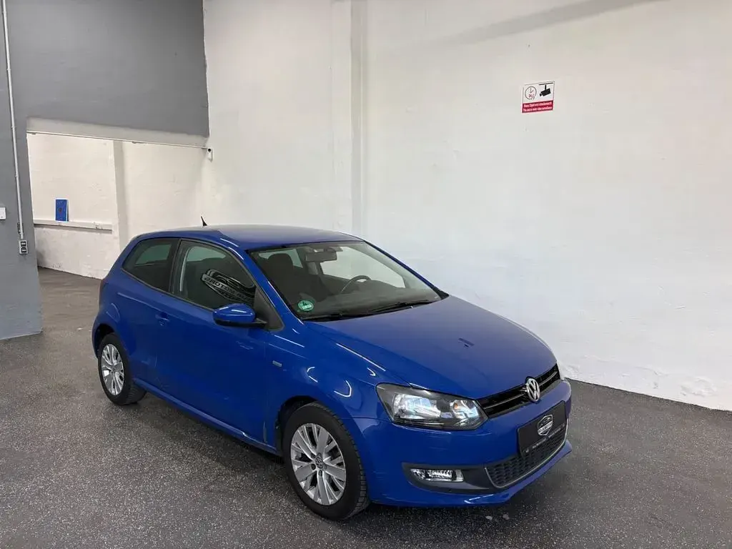 Gebraucht VW Polo Life 60 PS (44 kW) 2013 Blau Kleinwagen