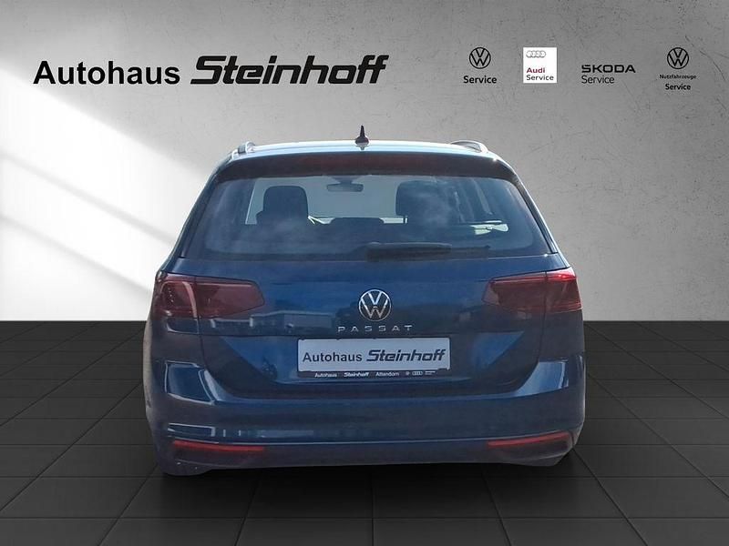 Gebraucht VW Passat 150 PS (110 kW) 2022 Blau Kombi