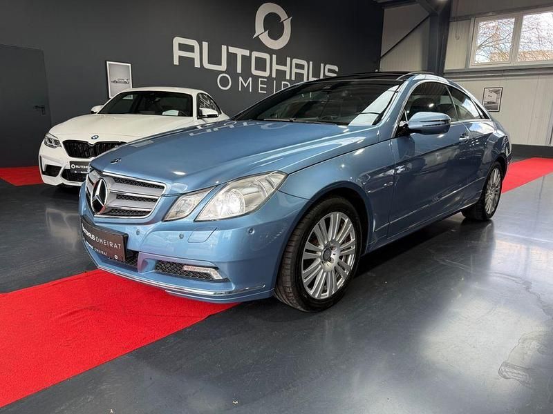 Blau Gebraucht 2009 Mercedes E250 | 9.900 € - Bild 1/4