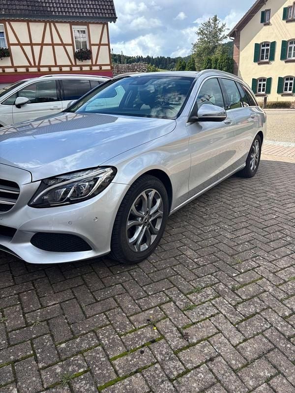 Silber Gebraucht 2018 Mercedes C220 Kombi | 21.100 € (Guter Preis) - Bild 1/4