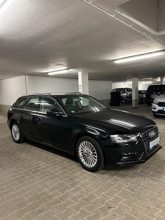 Schwarz Gebraucht 2015 Audi A4 Ambiente Kombi | 15.450 € (Fairer Preis) - Bild 1/4