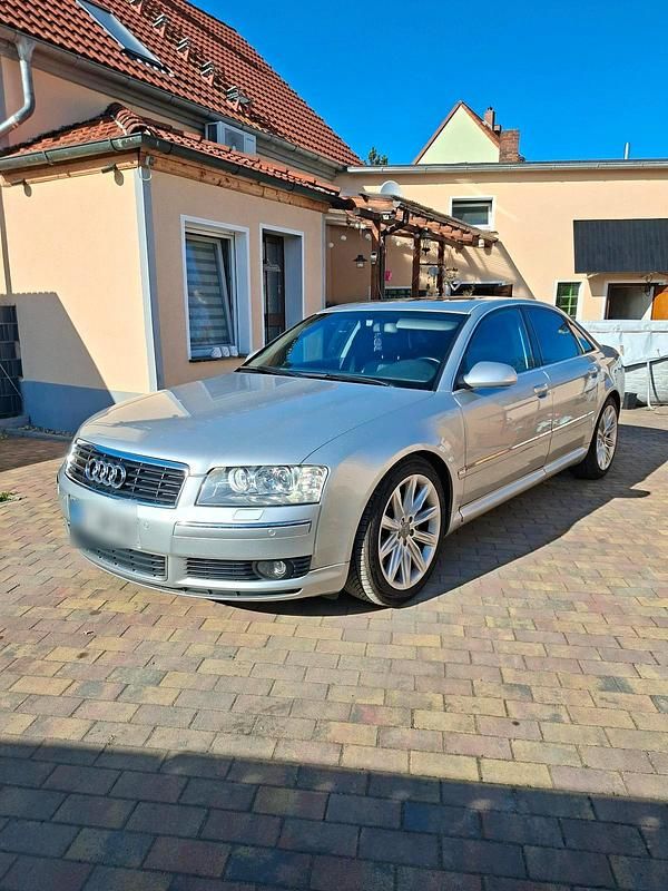 Second-hand Audi A8 280 CP (205 kW) 2002 Argintiu Berlinǎ