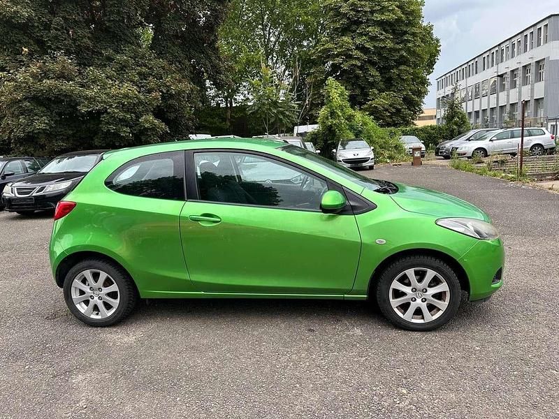 Gebraucht Mazda 2 Inclusive 75 PS (55 kW) 2010 Grün Kleinwagen
