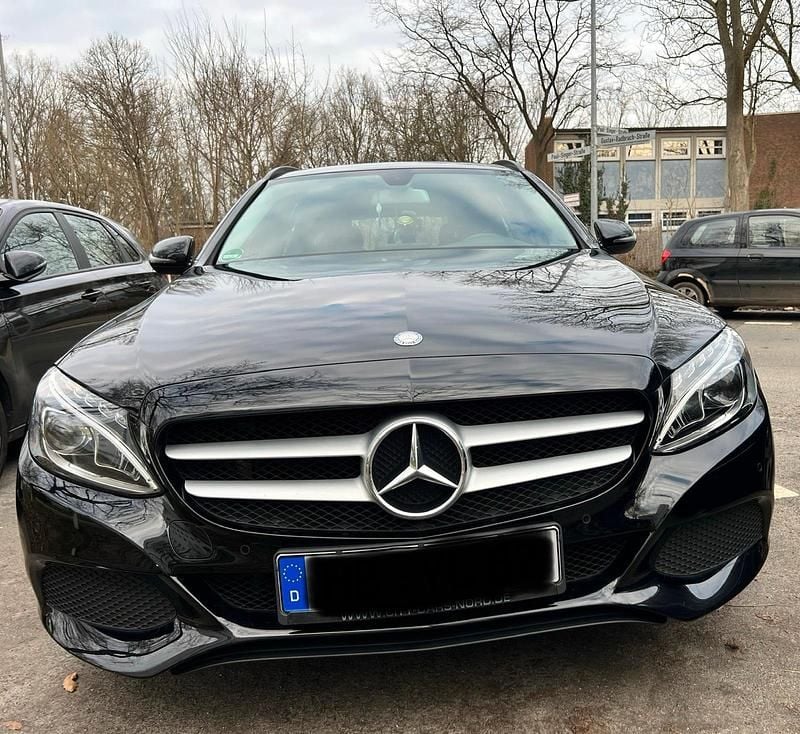 Schwarz Gebraucht 2016 Mercedes C220 Kombi | 13.400 € (Fairer Preis) - Bild 1/4