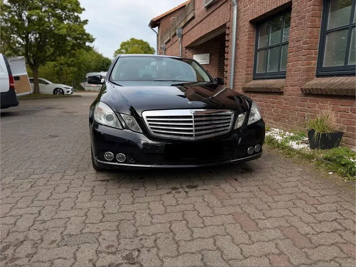 Gebraucht Mercedes E220 170 PS (125 kW) 2009 Schwarz Limousine