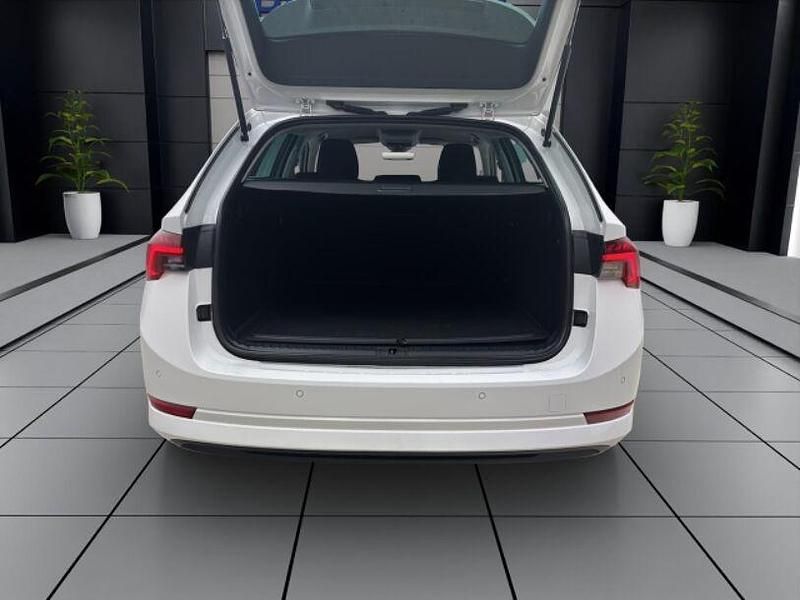 Gebraucht Skoda Octavia Style 116 PS (85 kW) 2023 Weiss Kombi