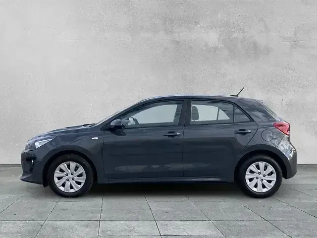 Gebraucht Kia Rio Spirit 101 PS (74 kW) 2023 Grau Limousine