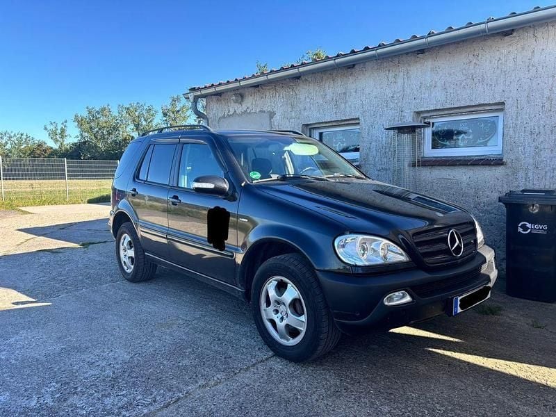 Schwarz Gebraucht 2004 Mercedes ML270 SUV | 7.999 € - Bild 1/4