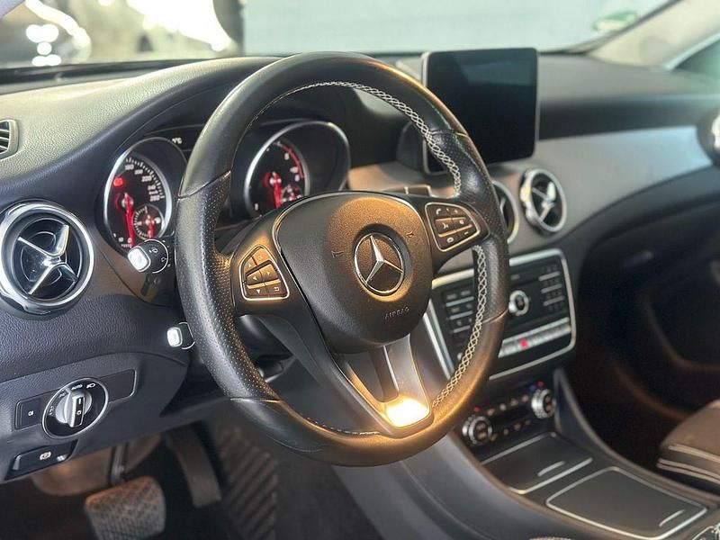 Gebraucht Mercedes GLA220 177 PS (130 kW) 2018 Grau SUV