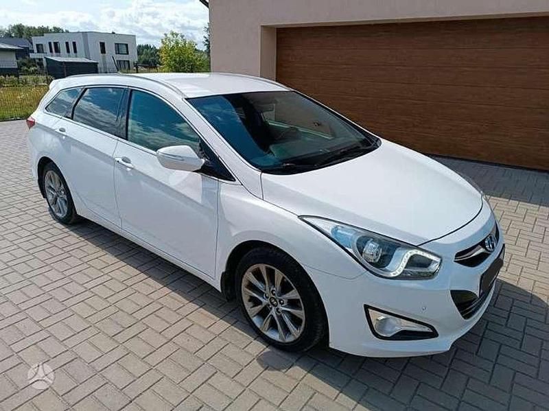 Weiß Gebraucht 2014 Hyundai i40 Comfort Kombi | 6.999 € (Fairer Preis) - Bild 1/4