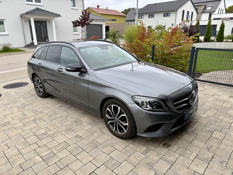 Grau Gebraucht 2019 Mercedes C220 Kombi | 22.999 € (Fairer Preis) - Bild 1/4