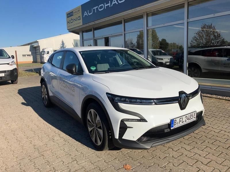 Gebraucht Renault Megane E-Tech Evolution 55 kW (75 PS) 2023 Weiß Limousine
