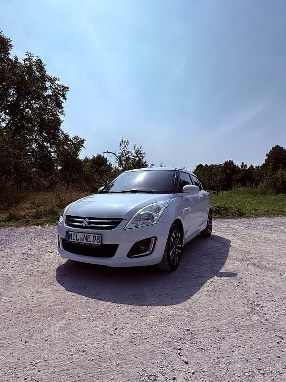 Weiß Gebraucht 2015 Suzuki Swift X-TRA Limousine | 6.990 € (Fairer Preis) - Bild 1/4