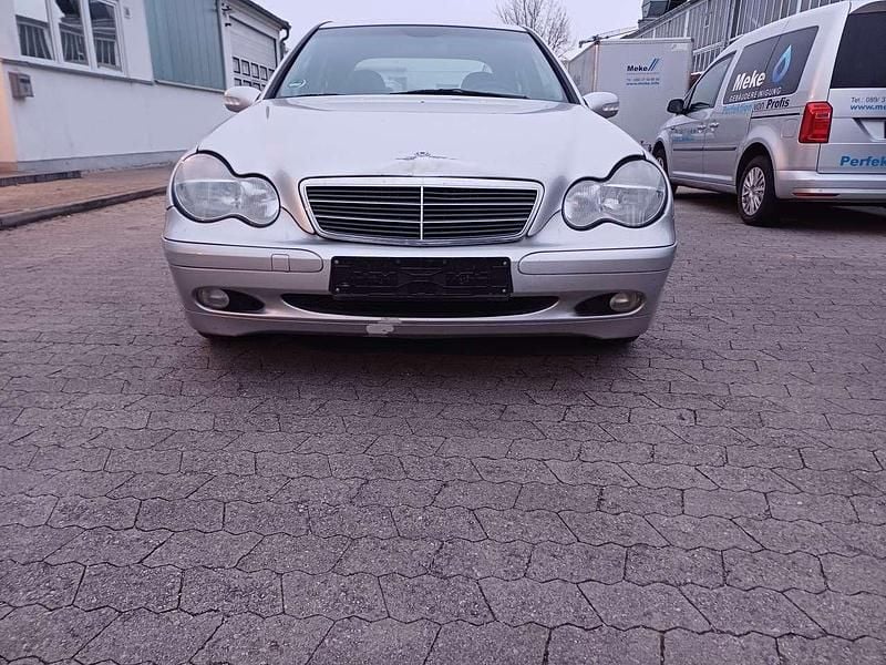 Brillantsilber metalliclack Gebraucht 2003 Mercedes C180 Limousine | 1.500 € (Superpreis) - Bild 1/4