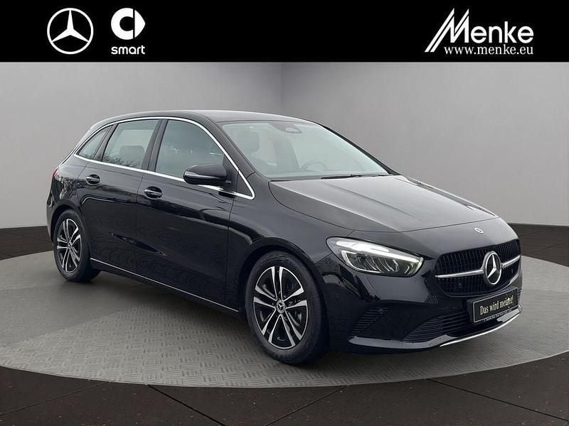 Gebraucht Mercedes B200 163 PS (119 kW) 2024 Unilack nachtschwarz Van / Kleinbus