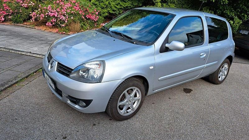 Silber Gebraucht 2008 Renault Clio II Campus Limousine | 1.950 € (Fairer Preis) - Bild 1/4