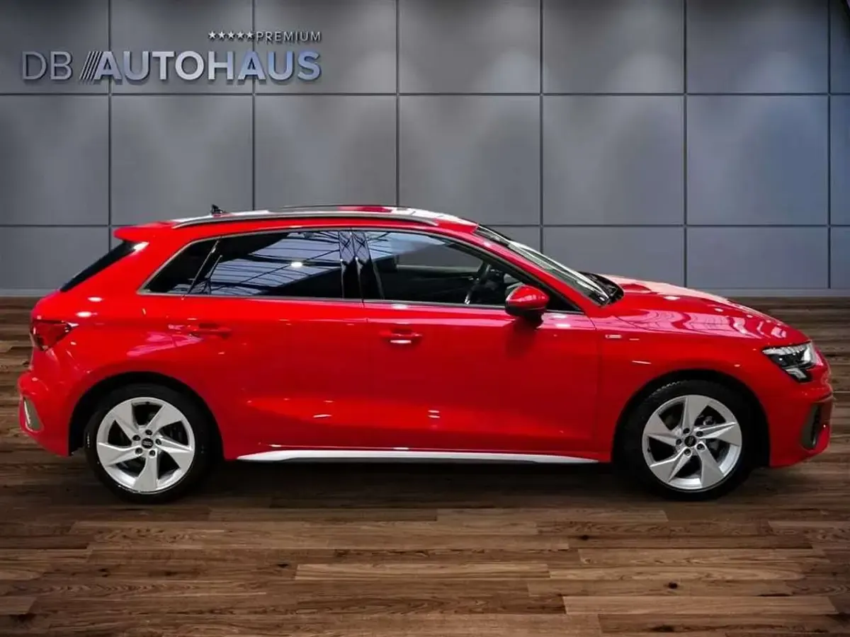 Gebraucht Audi A3 S-Line 150 PS (110 kW) 2024 Rot Limousine