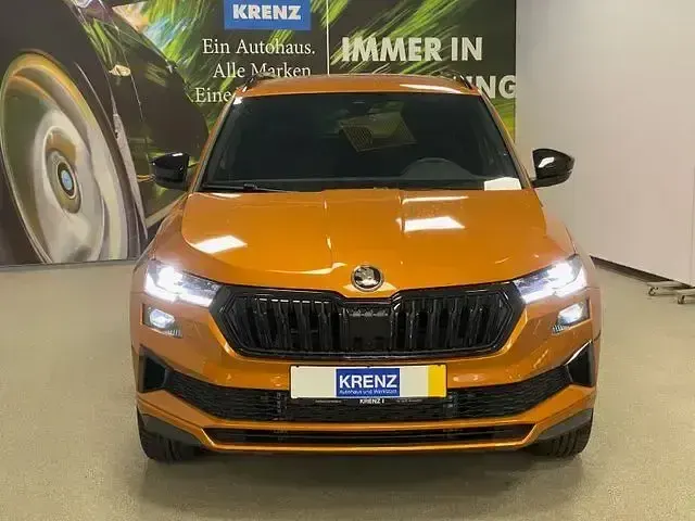 Neu Skoda Karoq SportlinePlus 150 PS (110 kW) 2026 Orange SUV