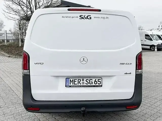 Gebraucht Mercedes Vito 190 PS (139 kW) 2026 Arktikweiß Van