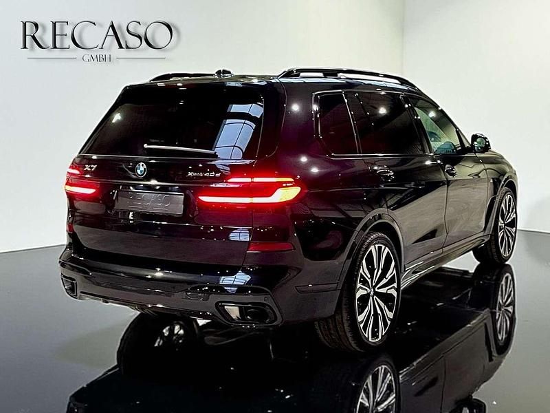 Neu BMW X7 Performance 352 PS (258 kW) 2025 Black sapphire SUV