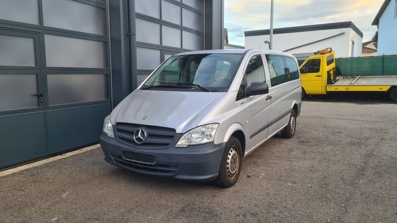Silber Gebraucht 2011 Mercedes Vito Van / Kleinbus | 13.990 € (Teuer) - Bild 1/4