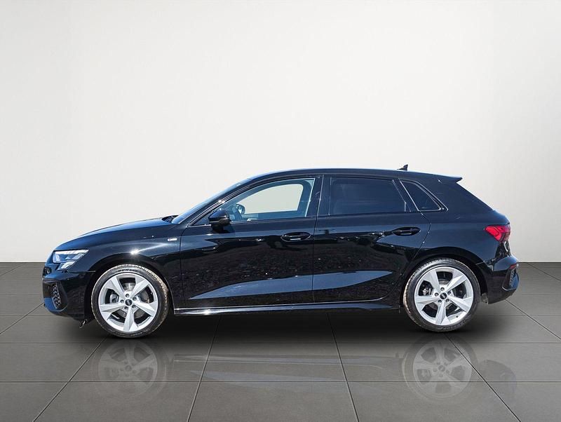 Gebraucht Audi A3 Ambiente 190 PS (139 kW) 2022 Mythosschwarz metallic Limousine