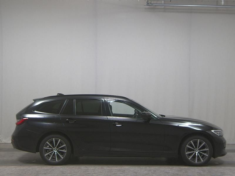 Schwarz Gebraucht 2020 BMW 320 Sport Line Kombi | 20.780 € (Guter Preis) - Bild 1/4