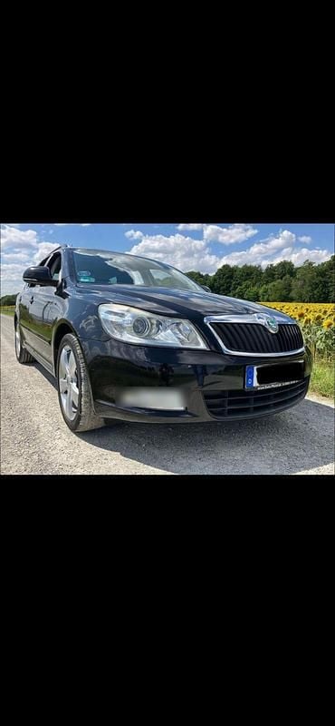 Schwarz Gebraucht 2009 Skoda Octavia Kombi | 4.999 € (Fairer Preis) - Bild 1/4