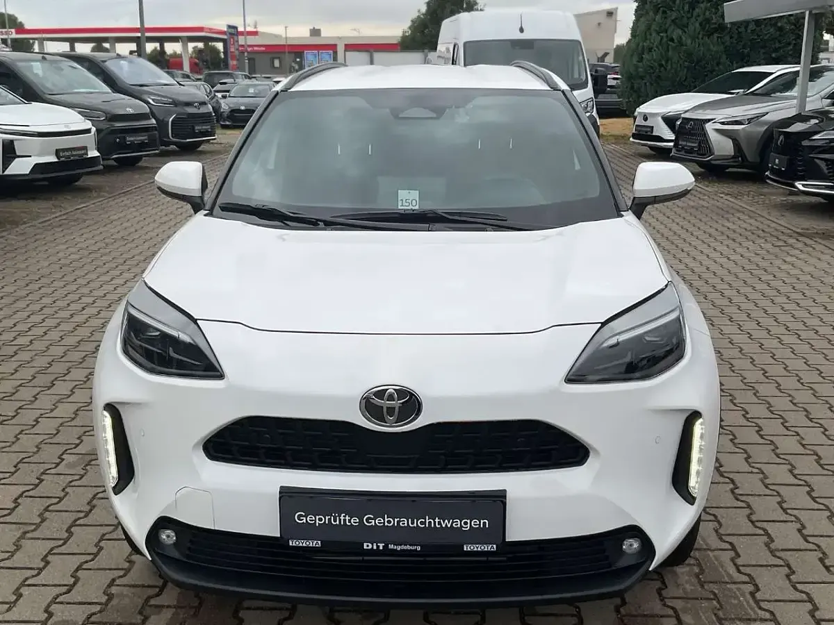 Neu Toyota Yaris Cross 131 PS (96 kW) 2026 Weiß SUV
