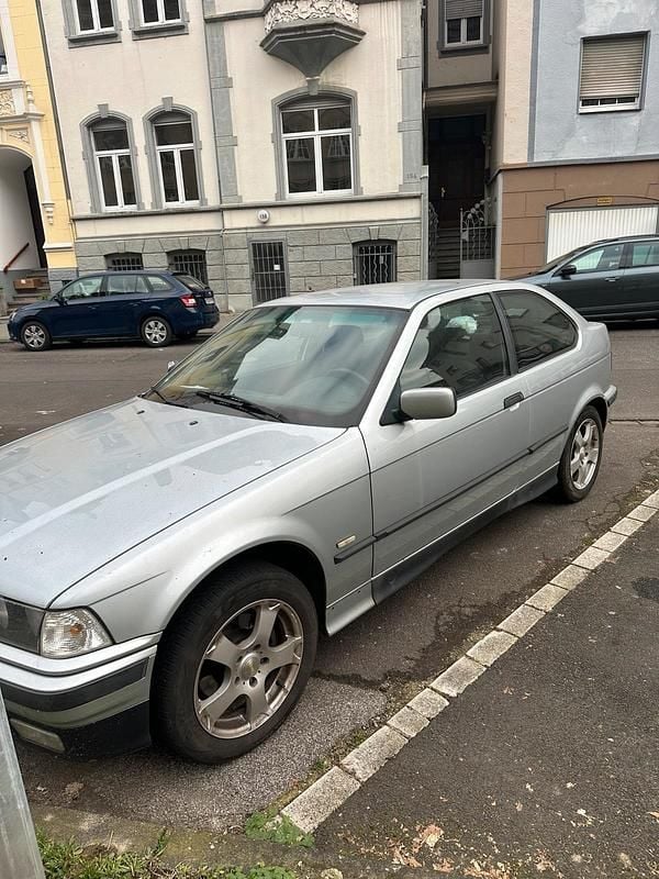 Gebraucht BMW 318 Compact 140 PS (102 kW) 1997 Silber Kleinwagen