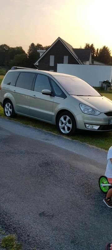 Andere außenfarben Gebraucht 2008 Ford Galaxy Ghia Van / Kleinbus | 4.300 € (Fairer Preis) - Bild 1/4