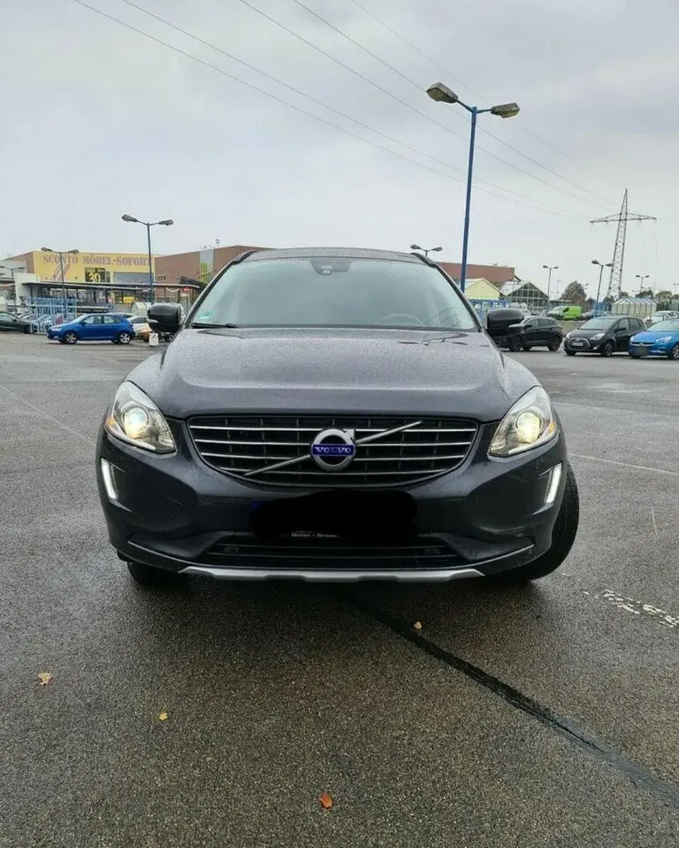 Gebraucht Volvo XC60 Momentum 136 PS (100 kW) 2015 Grau SUV