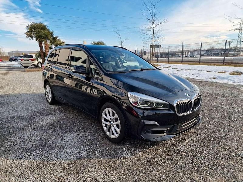 Gebraucht BMW 220 Advantage 178 PS (130 kW) 2022 Saphirschwarz metallic Van / Kleinbus