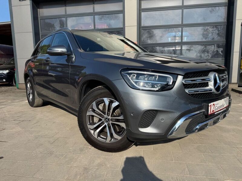Grau Gebraucht 2019 Mercedes GLC200 SUV | 34.449 € (Guter Preis) - Bild 1/4