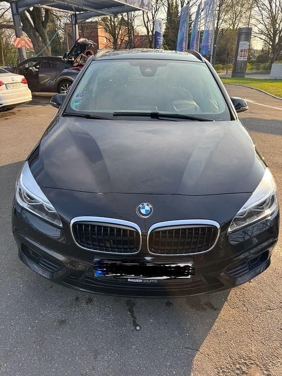 Schwarz Gebraucht 2016 BMW 218 Gran Tourer Sport Line Van / Kleinbus | 14.400 € (Guter Preis) - Bild 1/4