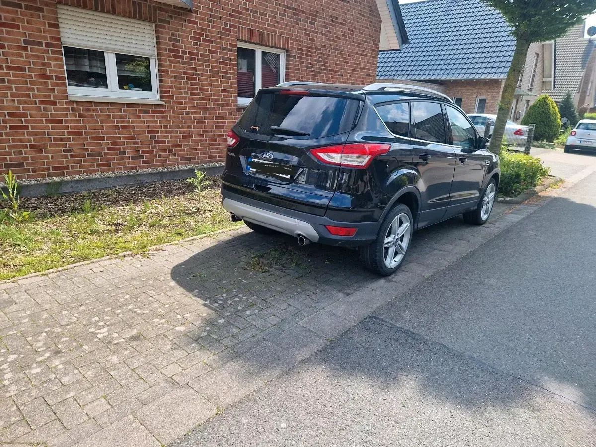 Gebraucht Ford Kuga 163 PS (119 kW) 2014 Schwarz SUV