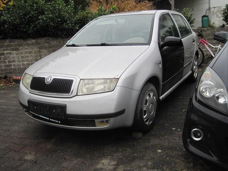 Silber Gebraucht 2002 Skoda Fabia Kleinwagen | 250 € (Superpreis) - Bild 1/4