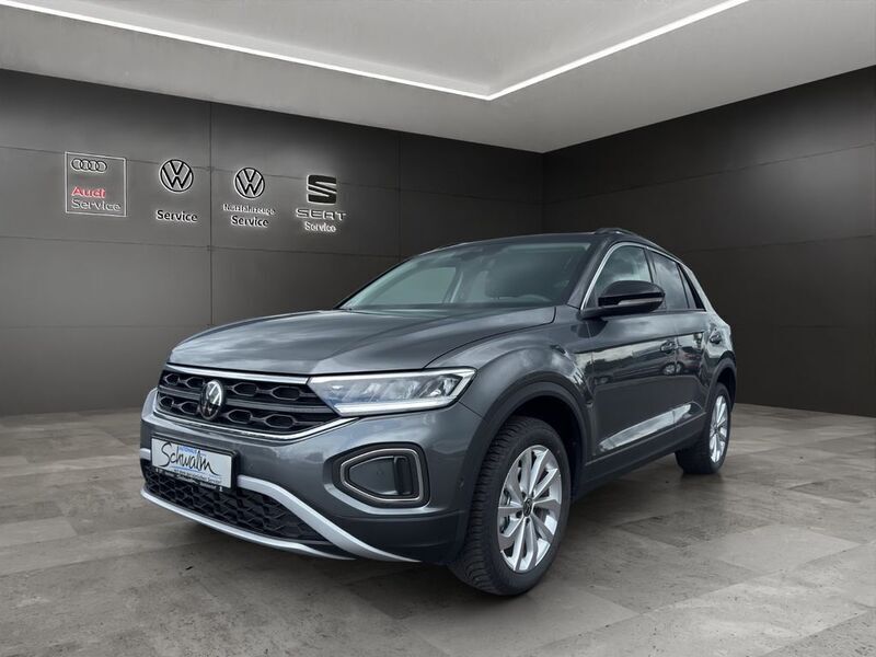 Grau Gebraucht 2024 VW T-Roc Life SUV | 29.990 € (Fairer Preis) - Bild 1/4