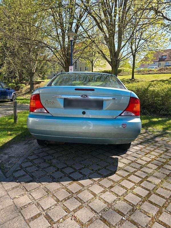 Używany Ford Focus 100 KM (73 kW) 2001 Zielony Sedan/Limuzyna