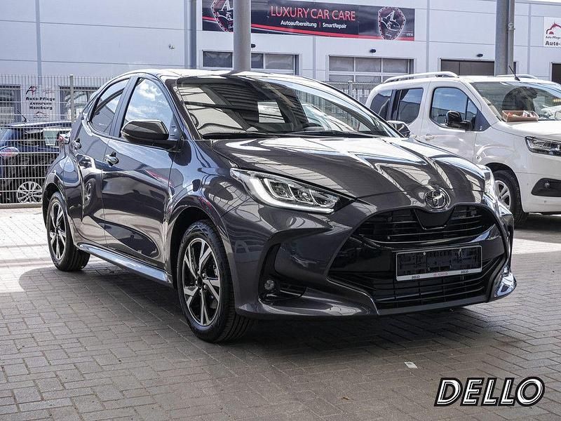 Neu Toyota Yaris Hybrid Comfort 116 PS (85 kW) 2025 Grau Limousine