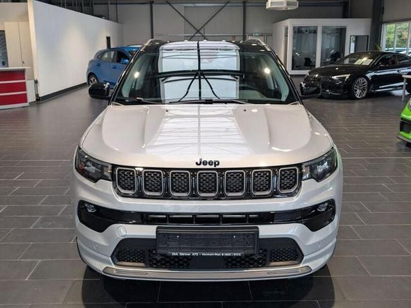 Gebraucht Jeep Compass 179 PS (131 kW) 2022 Silber SUV