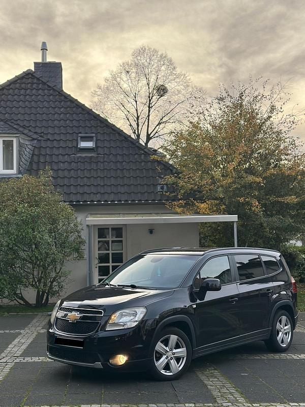 Schwarz Gebraucht 2013 Chevrolet Orlando Van / Kleinbus | 4.690 € (Superpreis) - Bild 1/4