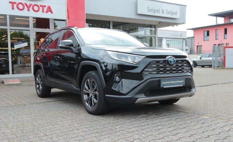 Tiefschwarz mica metallic Gebraucht 2023 Toyota RAV4 Hybrid Team SUV | 35.950 € (Guter Preis) - Bild 1/4