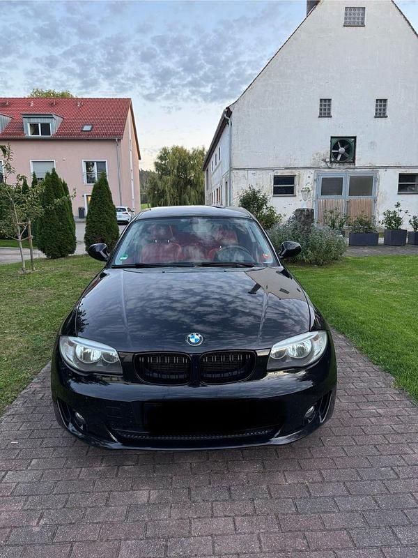Schwarz Gebraucht 2013 BMW 120 Coupé Coupé | 11.900 € - Bild 1/4