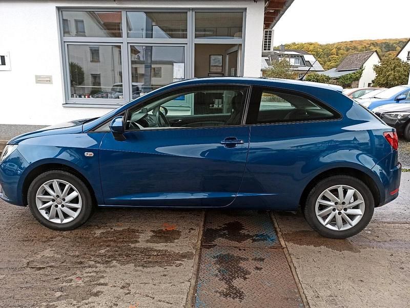 Blau Gebraucht 2013 Seat Ibiza Style Limousine | 7.390 € (Etwas zu teuer) - Bild 1/4