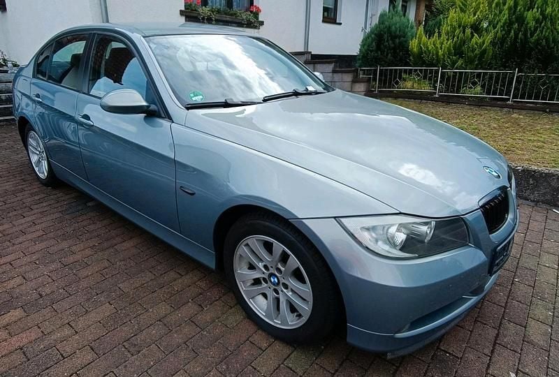 Grau Gebraucht 2007 BMW 318 Limousine | 3.500 € (Fairer Preis) - Bild 1/4