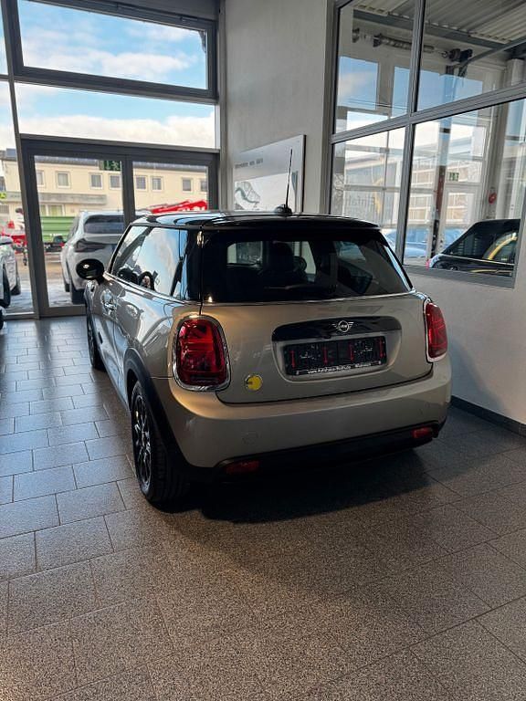 Gebraucht Mini Cooper SE Classic 135 kW (184 PS) 2023 Silber Kleinwagen